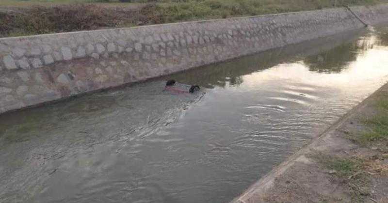 Автомобиль упал в канал с водой, водитель погиб в Ламбаеке