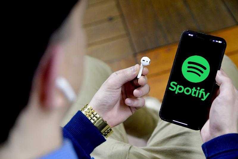 Что произойдет, если Spotify покинет страну? Вот как, по мнению компании, будет выглядеть приложение при его использовании