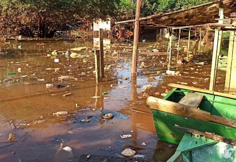 CDE: вода отступила, но десятки семей по-прежнему не могут вернуться в свои дома