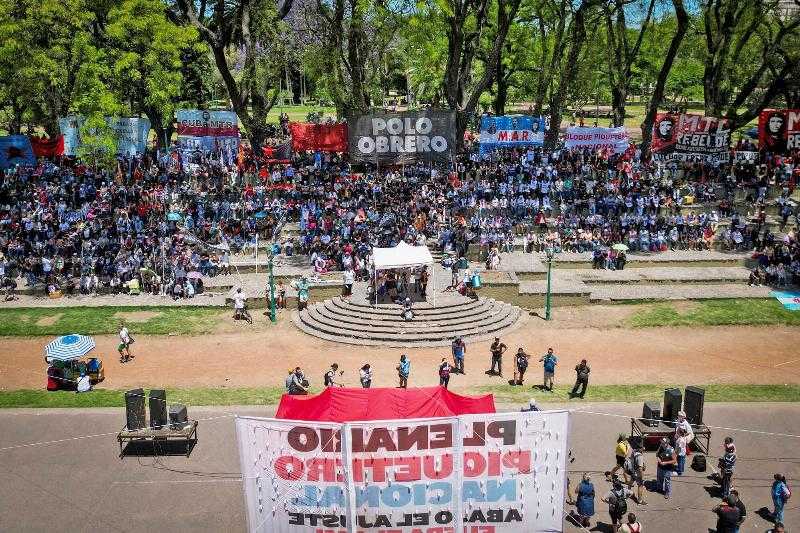 Пикетчики оппозиции приветствуют Хавьера Милея акцией протеста: они пройдут маршем 19 и 20 декабря.