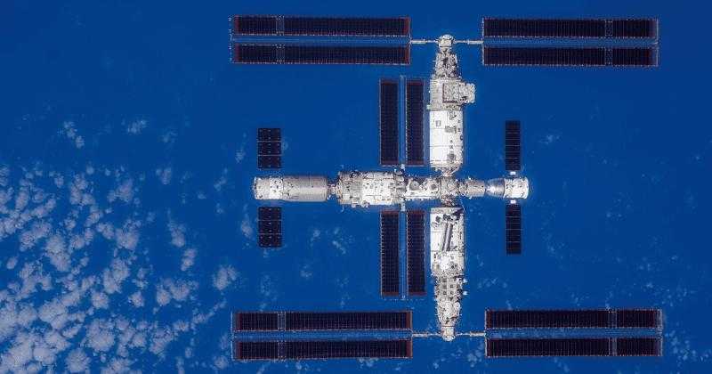 Китай представил первые изображения своей гигантской космической станции на околоземной орбите