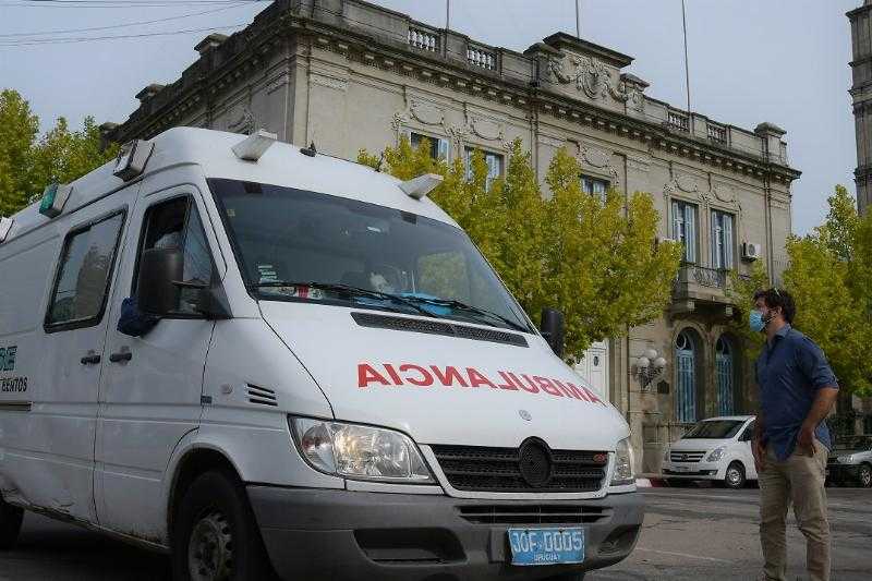 Машина скорой помощи оказалась в центре перестрелки в Касавалье, пока ждала полицейской поддержки.