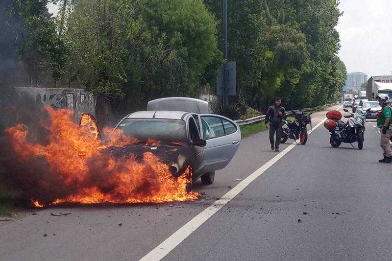 На проспекте Лугонес загорелся автомобиль: движение затруднено