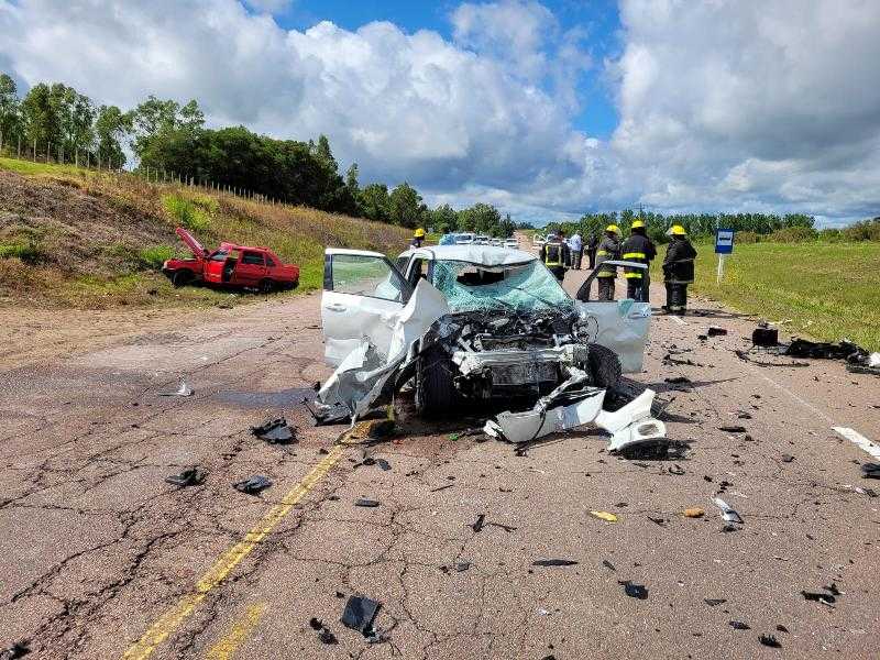 Три подростка погибли в аварии на шоссе 7; автомобиль загорелся после лобового столкновения