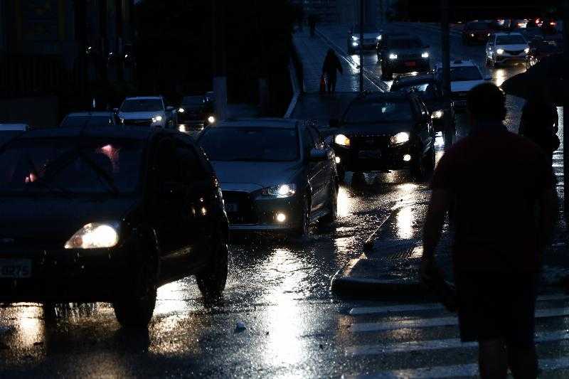 Тысячи людей остались без электричества после шторма в Сан-Паулу