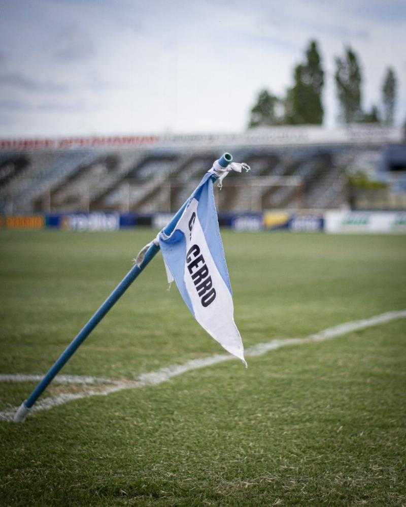 Серро 0-0 Феникс в прямом эфире: Эль Трокколи принимает очередной матч раунда 16 Кубка Уругвая AUF