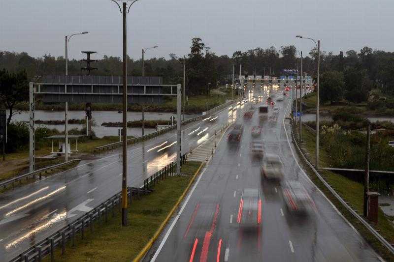 Все автомобильные перевозки приостановлены до 05.00 четверга из-за красной тревоги