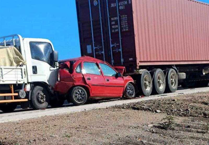 Смертельная авария во Флориде: один человек погиб, когда его автомобиль оказался между двумя грузовиками