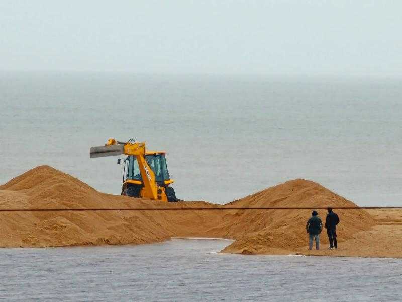 Так в среду началась работа с машинами по открытию лагуны Гарсон для моря.