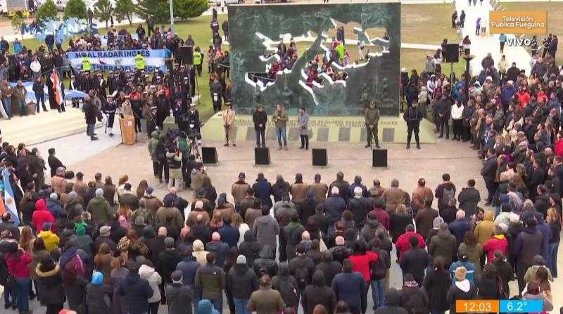 В Ушуайе учителя призвали к протесту против генерала Ричардсона и президента Милея.