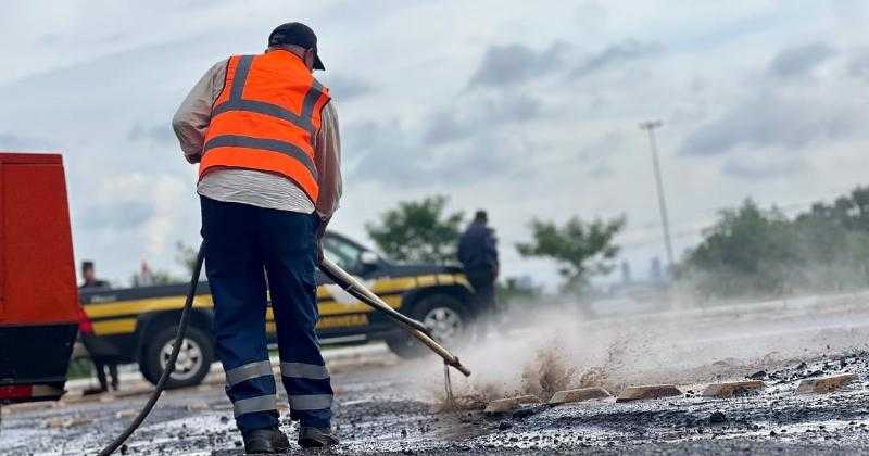 Ремонт асфальта в зоне доступа к аэропорту Сильвио Петтиросси