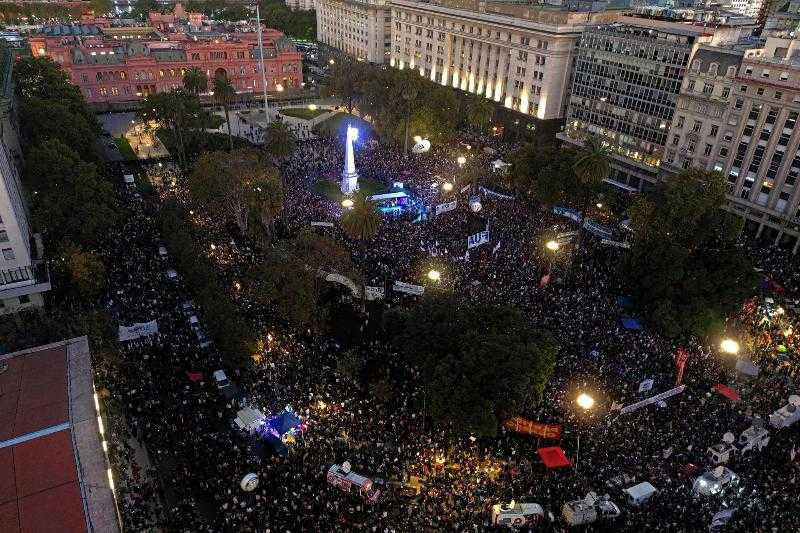 «Тот, кто не прыгает, голосовал за Милея»: митингующие в защиту образования выплеснули свой гнев на президента