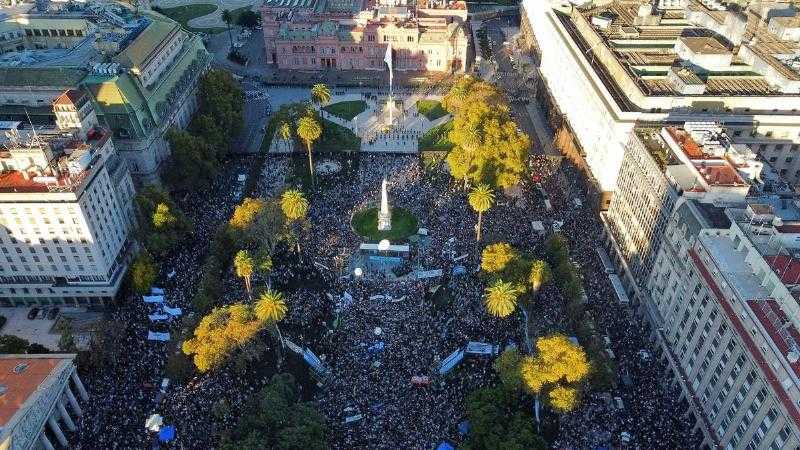 В Аргентине проходит одна из крупнейших за последние 20 лет акций протеста против «бензопилы Милея».