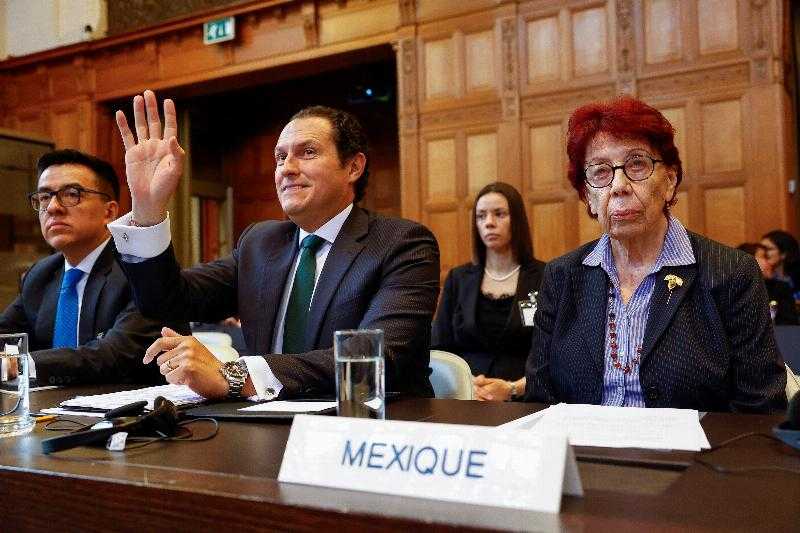 Мексика просит суд ООН поддержать неприкосновенность посольств после налета на ее посольство в Эквадоре
