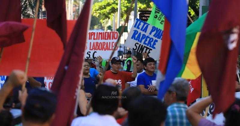 В День трудящихся проходят различные демонстрации и шествия