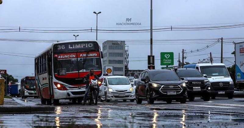 Вниманию водителей: советы, которые следует учитывать при поездках в дождливые дни