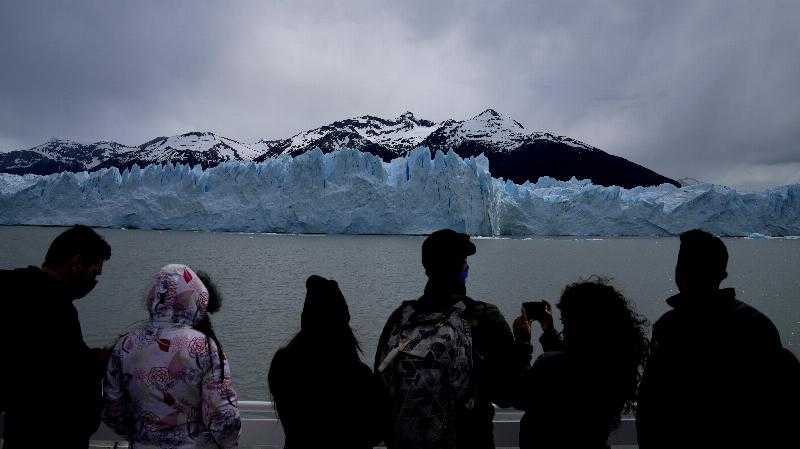 Углеводородное пятно" у ледника Перито-Морено заставляет Аргентину бить тревогу