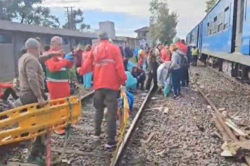 Свидетельство женщины, находившейся в поезде, потерпевшем крушение в Буэнос-Айресе: «Он остановился, а затем разбился».