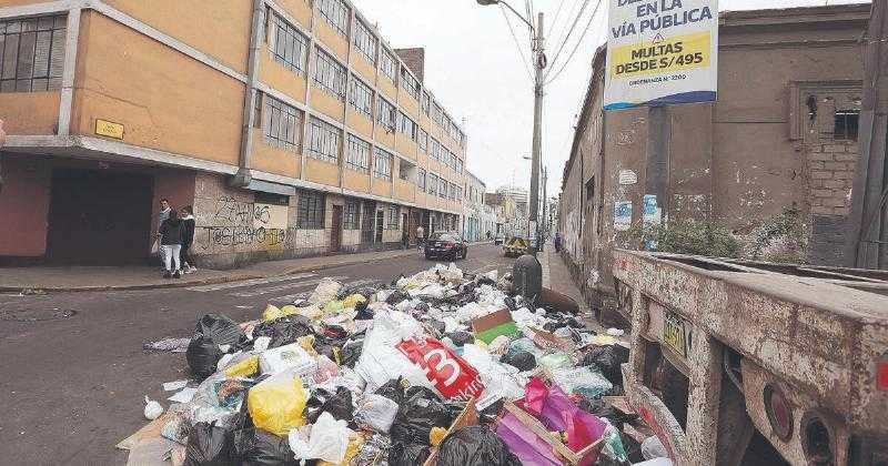 5 дней без общественной уборки и 35 критических точек в Лиме.