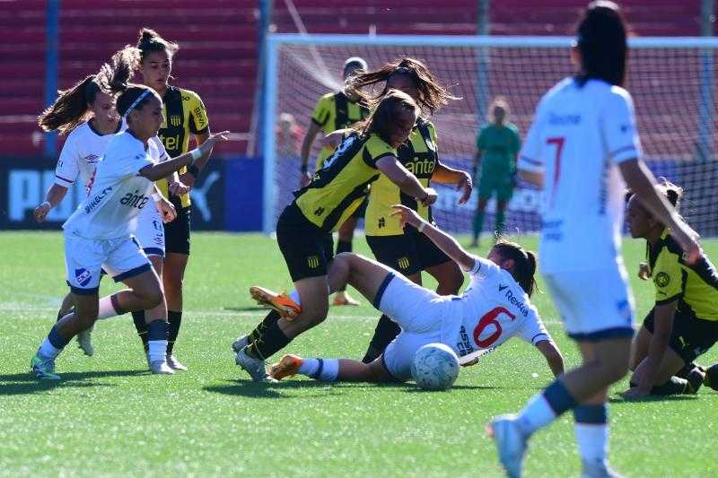 Пеньяроль 1-0 Насьональ в прямом эфире: в женском футболе новый выпуск дерби с вершиной на кону