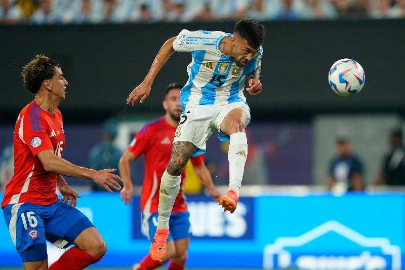 Nicolás González insistió, pero no pudo: un tiro al travesaño y una jugada que trajo malos recuerdos a la selección