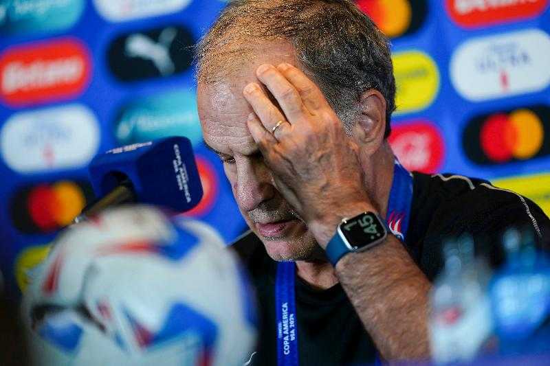 Bielsa fue suspendido y ya son cuatro los DT argentinos que cometieron la misma falta