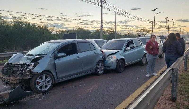 Авария с участием пяти автомобилей парализовала движение на шоссе Су-Гуасу