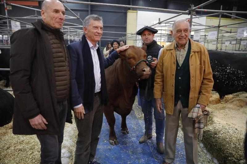 «Viva el campo carajo": Макри вызвал ажиотаж во время своего визита в сельскую местность, сказал, что он не против Милея, но избегает давать определения