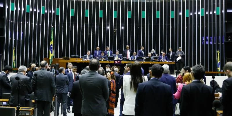 Парламентские поправки ухудшают реализацию политики, говорит эксперт