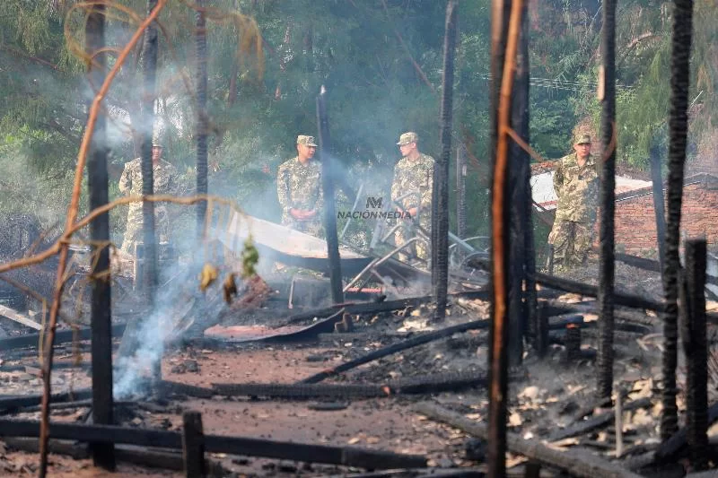 От пожара пострадали около 25 семей в Ла Чакарита: SEN строит временные дома