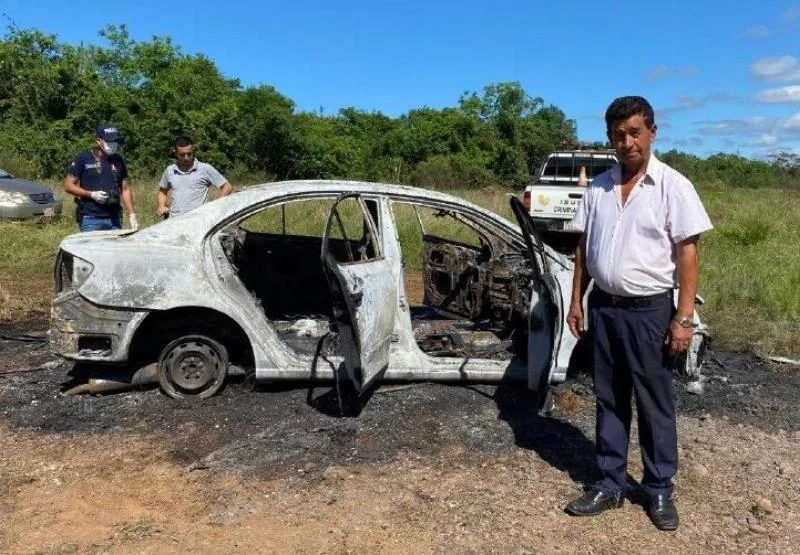 Автомобиль сгорел после нападения на обменщика денег в Энкарнасьоне: предположительно, целью были деньги