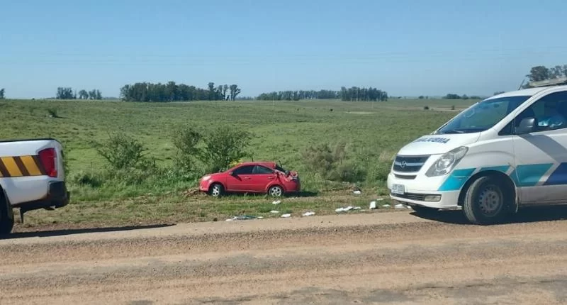 Трагедия в Сальто: двухлетняя девочка погибла после того, как автомобиль, в котором она ехала, съехал с дороги.