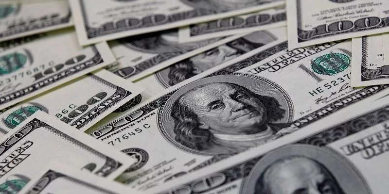 Доллар вырос до 5,87 реала и закрылся на самом высоком уровне за четыре года