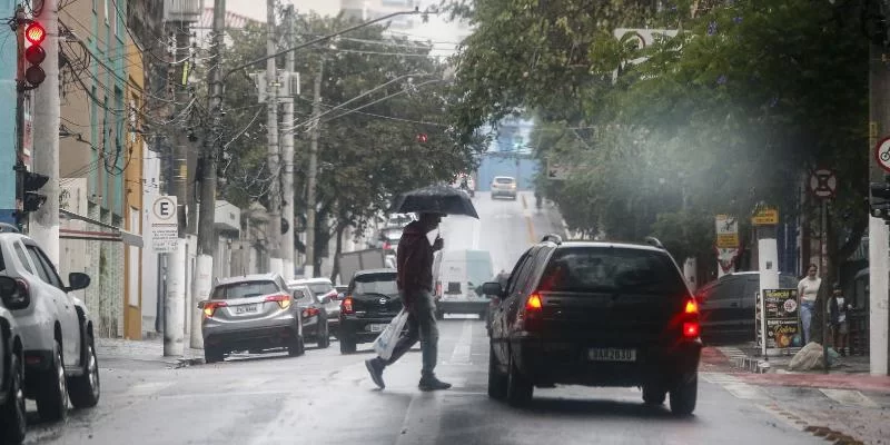 Прогнозируется сильный дождь во второй половине дня в столице Сан-Паулу