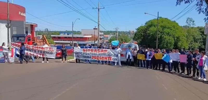 Врачи-резиденты протестуют в Сьюдад-дель-Эсте, требуя повышения зарплаты