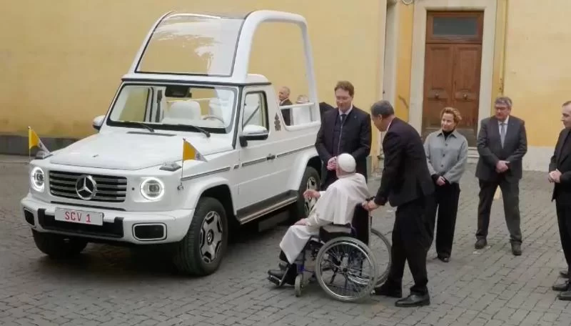 Mercedes-Benz: первый электромобиль Папы Римского Франциска