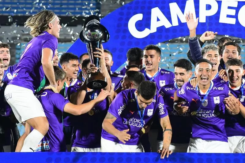 Tric...": смотреть „Tric...“: смотреть „Tric...“: смотреть „Defensor Sporting“ набросился на „Насьональ“ после победы в Кубке АУФ в Уругвае