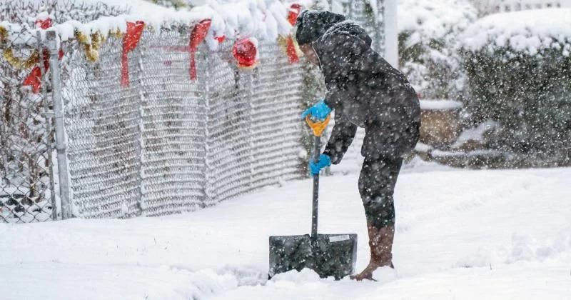 Ветреная погода обрушивается на северо-восток в первый день сезона