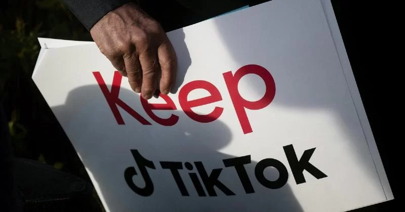 Озабоченные надвигающимся запретом TikTok, некоторые американские авторы обращаются к другим платформам