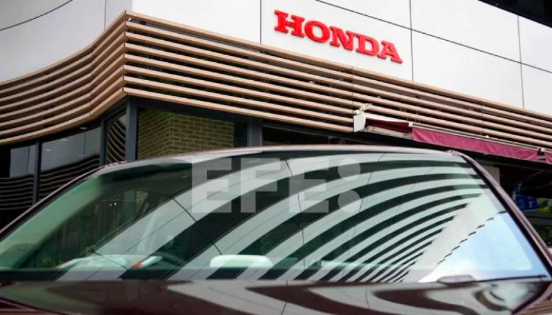 Honda поднялась более чем на 12 % на Токийской фондовой бирже после объявления о переговорах по слиянию с Nissan.