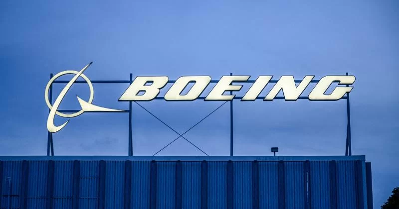 Boeing заявляет, что через год после инцидента с Alaska Airlines ситуация изменилась.