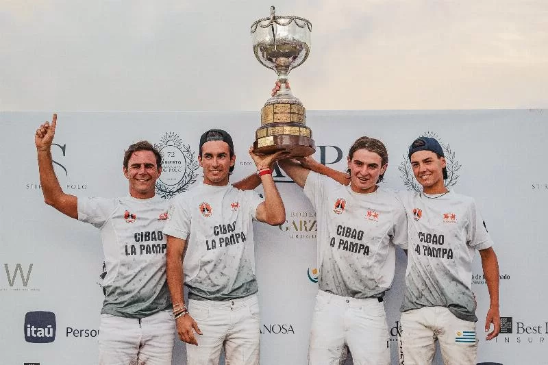 На глазах у толпы зрителей был определен победитель Uruguayan Polo Open, присутствовали Лакалле Пу и чемпион Сибао Ла Пампа.