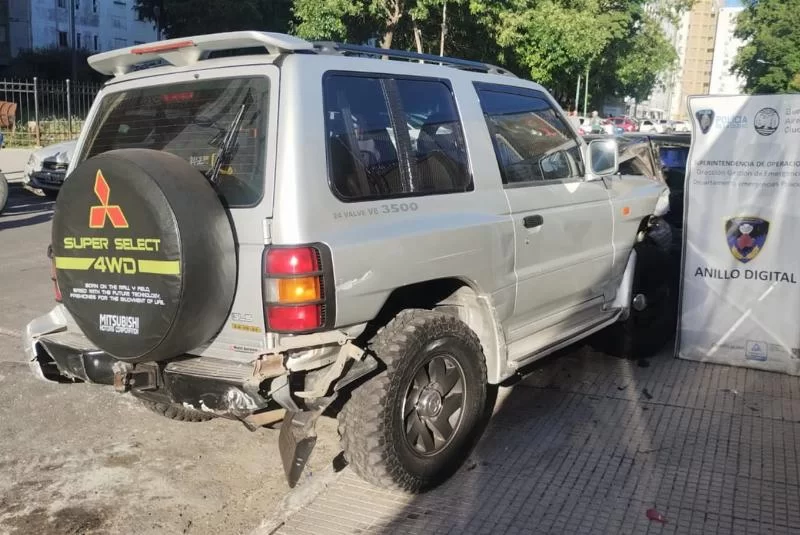 Кинопогоня с целью задержания преступников на двух угнанных автомобилях