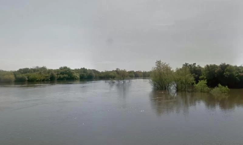 Семилетний мальчик пропал в водах реки Рио-Негро, на границе между Серро-Ларго и Риверой.