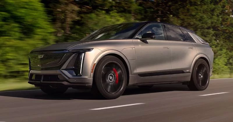 GM демонстрирует новые характеристики Cadillac Lyriq, планируя стать лидером продаж люксовых EV в 2025 году