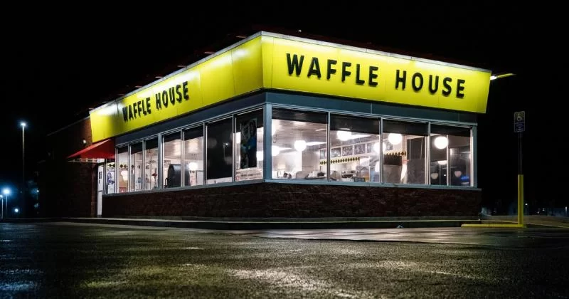 Waffle House объявляет о наценке в 0,50 долл. на яйца из-за птичьего гриппа