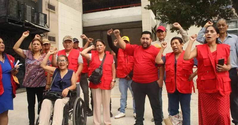 Владельцы торгового центра Centro Lima провели демонстрацию против вымогательства со стороны своего бывшего руководства.