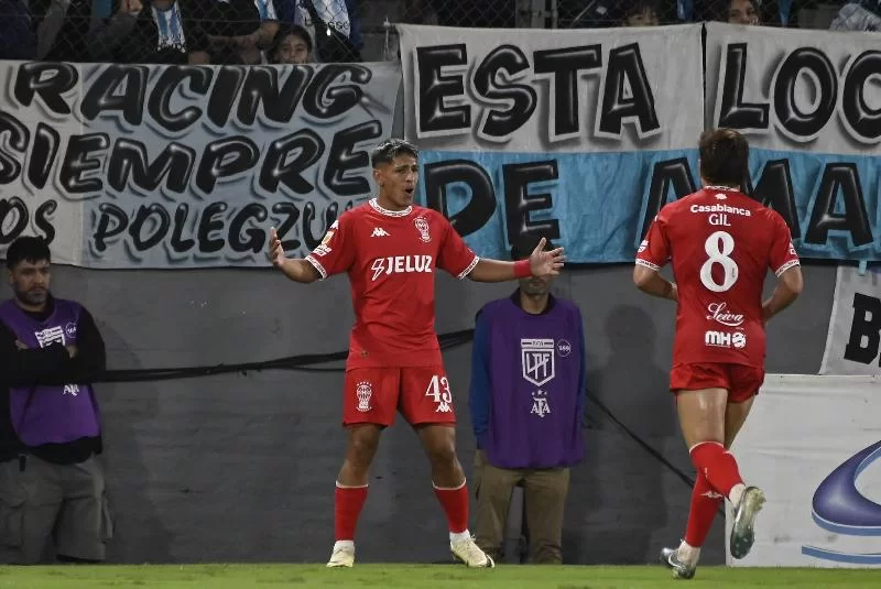 Racing проигрывает Huracan с голом, подтвержденным VAR: Эрик Рамирес забил гол на Cilindro de Avellaneda