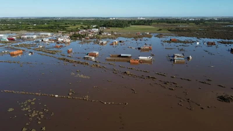 Cerri, la localidad arrasada: la familia que acampa en el techo y la paradoja de no tener agua potable