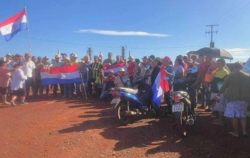 Жители протестуют против установки новой платной дороги в районе Президент Франко